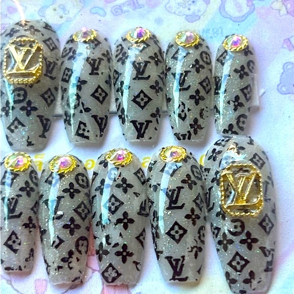 Handmade glue on nails - Picture 2 of 2